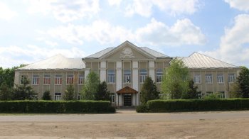 Директор школи на Львівщині не зміг оскаржити постанову щодо призначення родичів вчителями