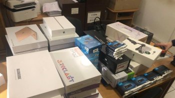 53-річна мешканка Вінниччини спробувала незаконно ввезти в Україну техніку Apple, Sony та XBOX