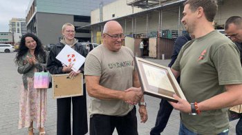 У Львові латвійці передали 16 авто та запчастини FPV для ЗСУ