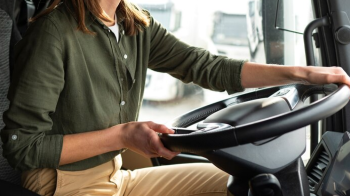 В Україні безкоштовно навчатимуть жінок-водійок автобусів