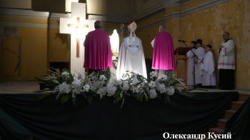 У зруйнованому костелі босих кармелітів у Львові вперше за 80 років відбулась молитва