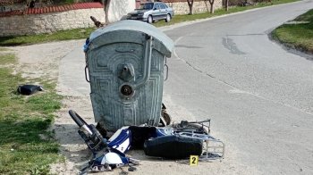 На Львівщині скутерист загинув через зіткнення зі сміттєвим баком