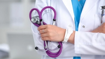 На Львівщині сімейну лікарку відсторонили від роботи через підозру в підробці документів