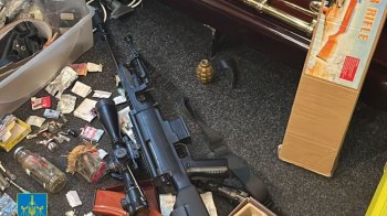 Наркотики та зброя серед трун: у Львові судитимуть 34-річного зловмисника