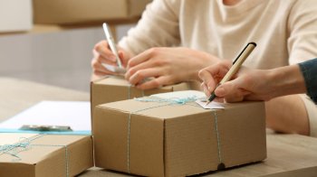 У Львові засудили працівника СТО за спробу ввезти у посилці частини нарізної зброї з США