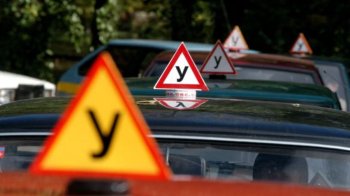 Літеру “У”  на навчальних автомобілях замінили на літеру “Н”: в Україні внесли зміни до правил дорожнього руху