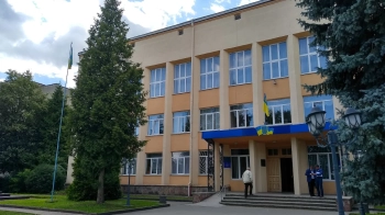 Депутатку Дрогобицької РДА підозрюють у фіктивному працевлаштуванні чоловіків призовного віку