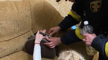 У Трускавці палець жінки застряг в петлі сумки: довелося залучати рятувальників