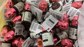 У Краківці митники затримали контрабанду фарби для брів