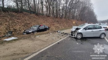 Поблизу Львова ускладнений рух трасою через ДТП з потерпілими