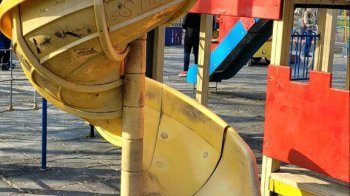 Львів’яни просять упорядкувати дитячий майданчик у Горіховому гаю: «щоб діти не ходили по болоті»