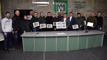 У Львові погасили поштову марку, присвячену волонтерській діяльності Львівського палацу мистецтв