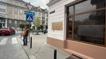 Невідомі викрали нещодавно встановлену таблицю Джохару Дудаєву у Львові