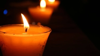 Через залишену без нагляду свічку в Новояворівську виникла пожежа в квартирі