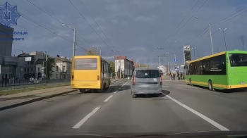 Водія львівської маршрутки оштрафували за проїзд на червоне світло