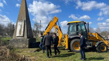 На Дрогобиччині ліквідували два радянських пам’ятники (фото)
