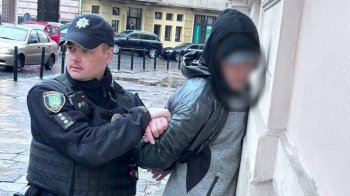 Затримали злодія: 20-річний чоловік вкрав телефон у перехожого