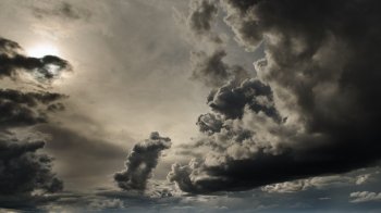 На Львівщині попереджають про грози та пориви вітру