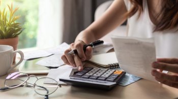 Бухгалтерка ДСНС у Стрию понад два роки завищувала собі зарплату і премії