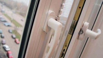 У Львові з шостого поверху багатоповерхівки випала 29-річна жінка