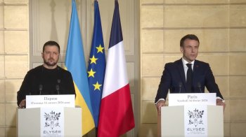Макрон і Зеленський підписують безпекову угоду між Францією й Україною, 16 лютого 2024, скриншот з трансляції