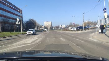 «Вводить в оману водіїв і спричиняє ДТП»: львів’яни просять відновити розмітку на перехресті