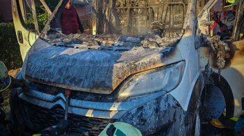 Біля Львова згорів вантажний мікроавтобус