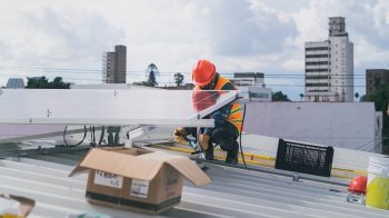 Незабаром в Україну надійдуть перші 600 одиниць  енергетичного обладнання — МЗС