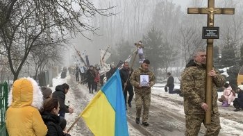 Городоцька громада на колінах зустріла загиблого Героя