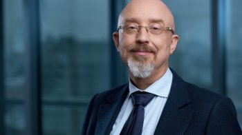 Ми запустили переведення ЗСУ на важке озброєння — Резніков про зміну пріоритетів після початку війни