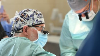 В Університетській лікарні Львова італійські хірурги прооперували ветеранів по унікальній методиці
