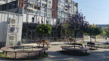 "Потвору знесуть": у Львові на території "Скверу Гідності" з'явився двоповерховий МАФ, який Садовий пообіцяв забрати