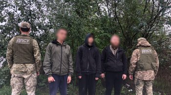 На Закарпатті троє ухилянтів намагались потрапити за кордон за 5 тис. доларів