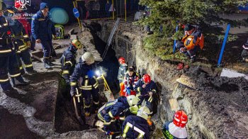 Щоб дістати газовиків з-під завалу, рятувальникам знадобилося близько години, фото ДСНС