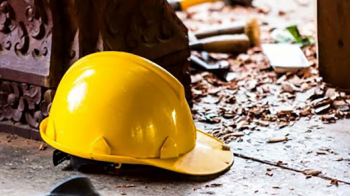 Слюсар впав з кабіни автомобіля на Львівщині і загинув