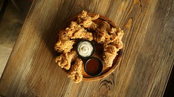 Курячі ніжки як у KFC в хрусткій паніровці: простий рецепт