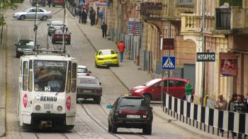 На п’ятьох вулицях Львова змінять правила паркування