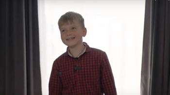 Співає пісні, які беруть українців за душу: восьмирічний львів’янин зібрав понад мільйон грн для ЗСУ