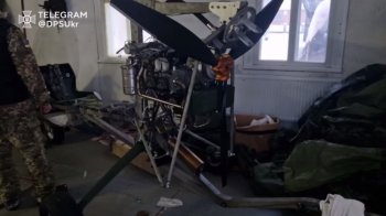 Контрабандисти друкували запчастини для дронів на 3D-принтері, скриншот з відео