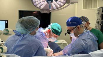 Українські лікарі майже добу робили унікальну операцію 9-місячній дитині