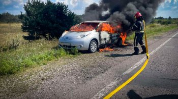 На Яворівщині 41-річний водій отримав опіки через загоряння електроавтомобіля