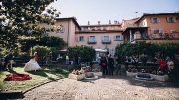 “Птахи співають і у війні”: Фонд Козицького вперше провів арт фешн проєкт у Римі