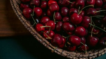 Рекордні ціни на черешню у Львові: чому так дорого та чи чекати здешевшання 