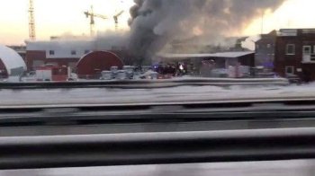 У Санкт-Петербурзі сталася масштабна пожежа: горить виробниче приміщення заводу