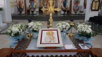 У храмі на Сихові виставили ікону з краплею крові Івана Павла ІІ