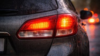 У Львові водій Tesla скасував штраф за червоні поворотники