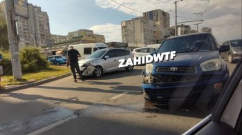 У Львові «Тойота» врізалась у «Рено»: утворився затор