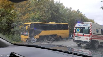 Через аварію з автобусом на Львівщині 35-річний водій авто потрапив у реанімацію