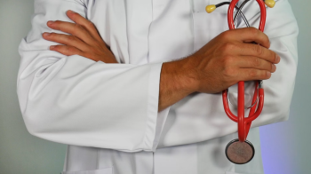 У 27-річної жінки львівські лікарі видалили рідкісну пухлину, яка виросла навколо матки