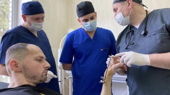 Львівські медики прооперували захисника Бахмута з важким пораненням